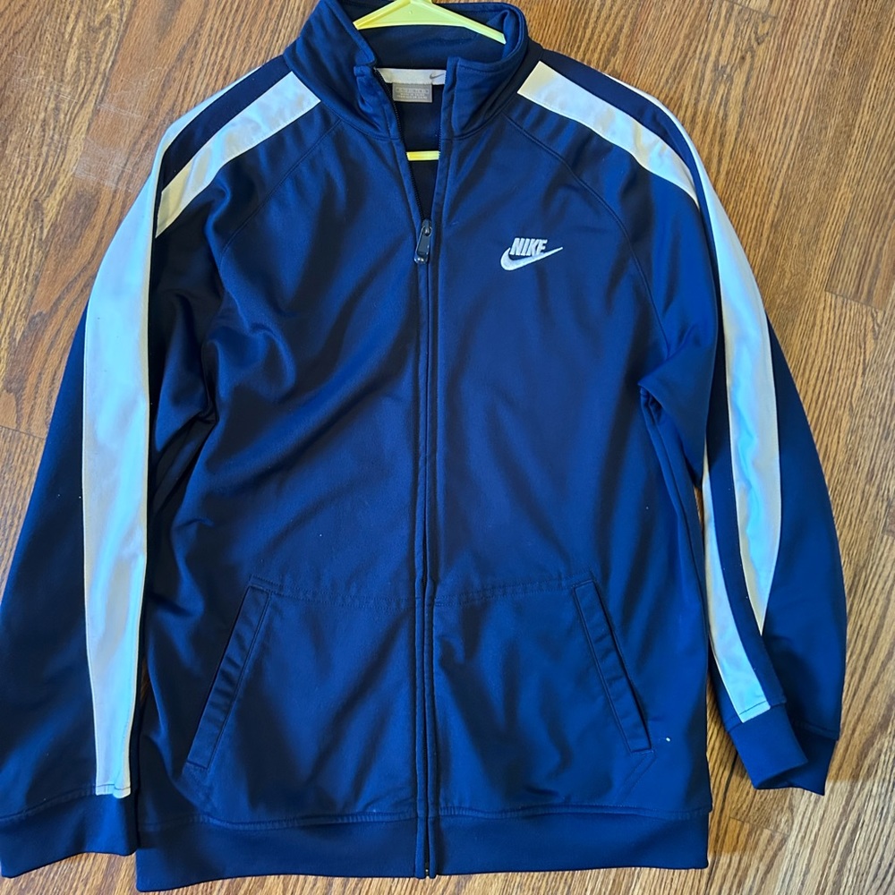 Vintage Nike navy track jacket - kids XXL, fits like a women’s medium :)